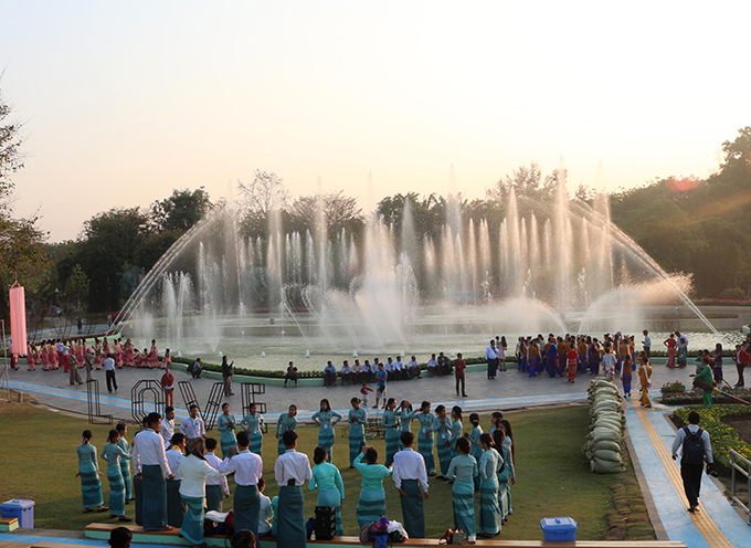 https://mdw-travel-data-us-east-1.s3.amazonaws.com/img/country/Myanmar/Water-Fountain-Garden/img_01.jpg