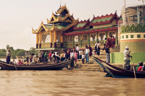 https://mdw-travel-data-us-east-1.s3.amazonaws.com/img/country/Myanmar/Yele-Paya-Floating-Pagoda/img_01.jpg