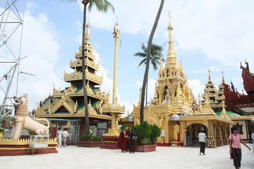 https://mdw-travel-data-us-east-1.s3.amazonaws.com/img/country/Myanmar/Yele-Paya-Floating-Pagoda/img_02.jpg