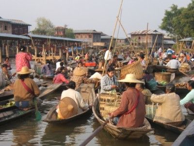https://mdw-travel-data-us-east-1.s3.amazonaws.com/img/country/Myanmar/Ywama-Floating-Market/img_01.jpg