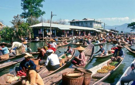 https://mdw-travel-data-us-east-1.s3.amazonaws.com/img/country/Myanmar/Ywama-Floating-Market/img_03.jpg