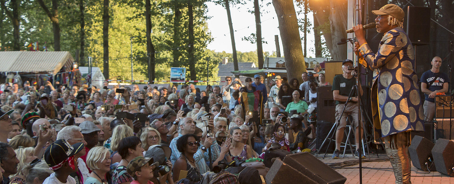 https://mdw-travel-data-us-east-1.s3.amazonaws.com/img/country/Netherlands/Africa-Festival-Hertme/img_02.jpg