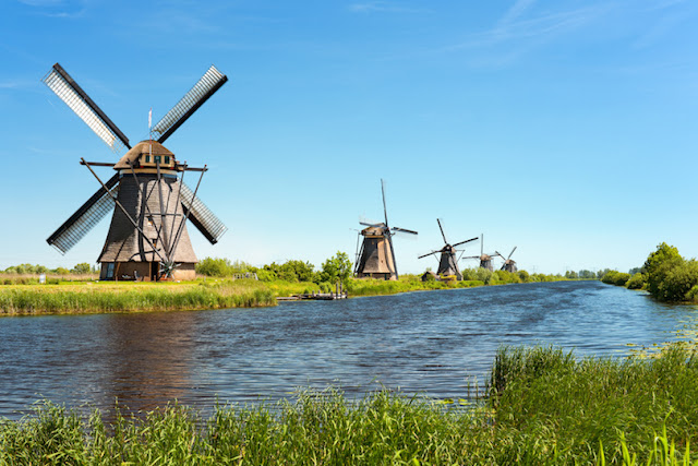 https://mdw-travel-data-us-east-1.s3.amazonaws.com/img/country/Netherlands/African-Adventure/img_00.jpg