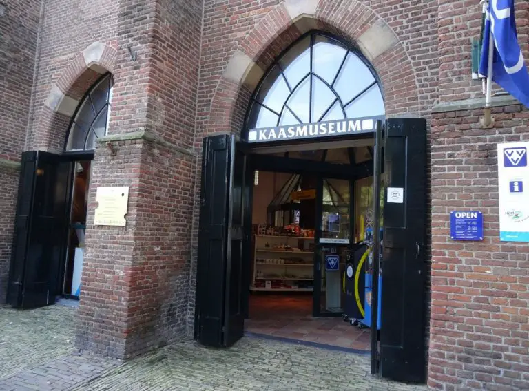 https://mdw-travel-data-us-east-1.s3.amazonaws.com/img/country/Netherlands/Alkmaar-Cheese-Museum/img_02.jpg