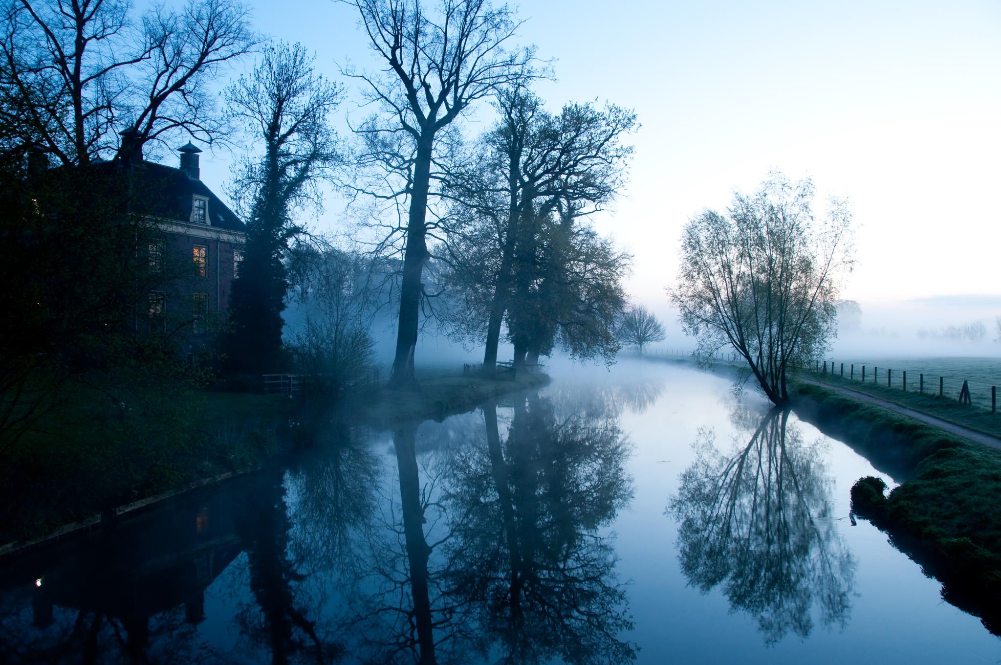 https://mdw-travel-data-us-east-1.s3.amazonaws.com/img/country/Netherlands/Amelisweerd-Estate-and-Forest/img_03.jpg