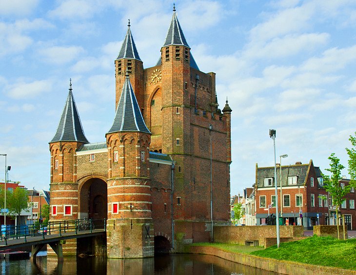 https://mdw-travel-data-us-east-1.s3.amazonaws.com/img/country/Netherlands/Amsterdamse-Poort/img_03.jpg