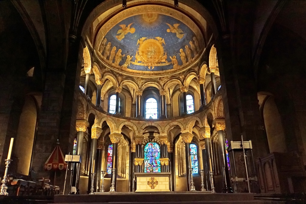 https://mdw-travel-data-us-east-1.s3.amazonaws.com/img/country/Netherlands/Basilica-of-Our-Lady/img_02.jpg