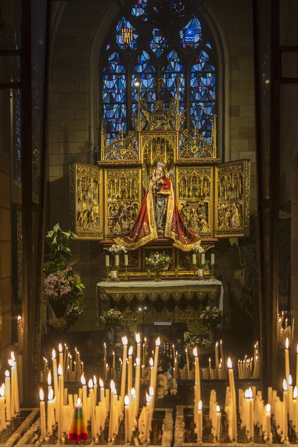 https://mdw-travel-data-us-east-1.s3.amazonaws.com/img/country/Netherlands/Basilica-of-Our-Lady/img_03.jpg