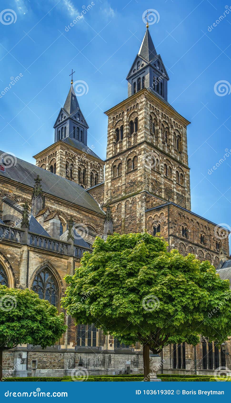 https://mdw-travel-data-us-east-1.s3.amazonaws.com/img/country/Netherlands/Basilica-of-Saint-Servatius/img_02.jpg