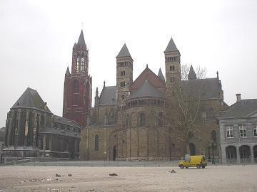 https://mdw-travel-data-us-east-1.s3.amazonaws.com/img/country/Netherlands/Basilica-of-Saint-Servatius/img_03.jpg