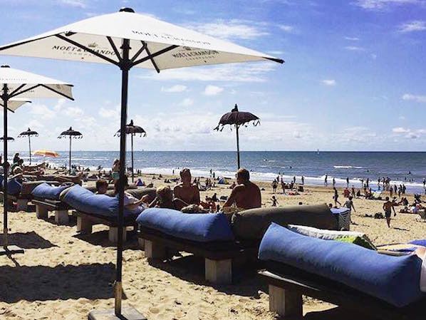 https://mdw-travel-data-us-east-1.s3.amazonaws.com/img/country/Netherlands/Beach-Pavilion-On-the-Rock/img_00.jpg