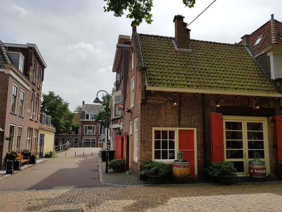 https://mdw-travel-data-us-east-1.s3.amazonaws.com/img/country/Netherlands/Beestenmarkt/img_02.jpg