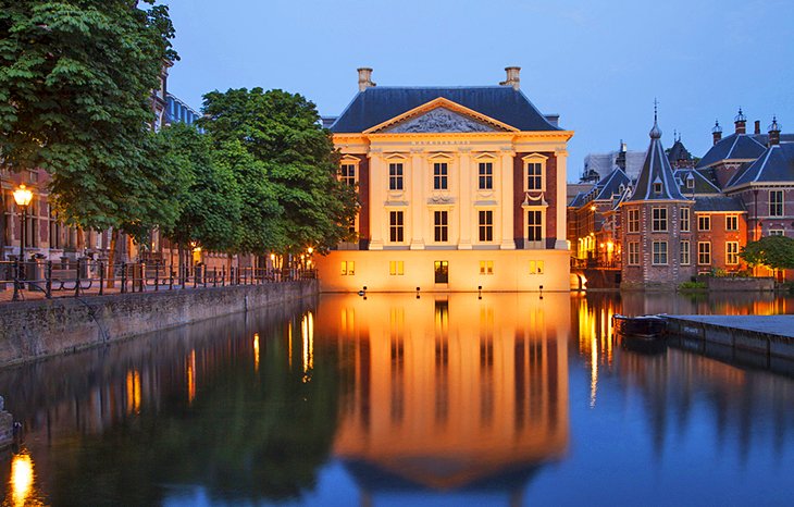 https://mdw-travel-data-us-east-1.s3.amazonaws.com/img/country/Netherlands/Binnenhof/img_01.jpg