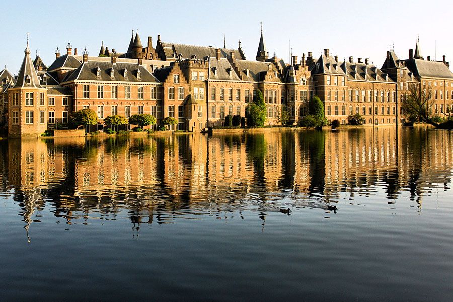 https://mdw-travel-data-us-east-1.s3.amazonaws.com/img/country/Netherlands/Binnenhof/img_02.jpg