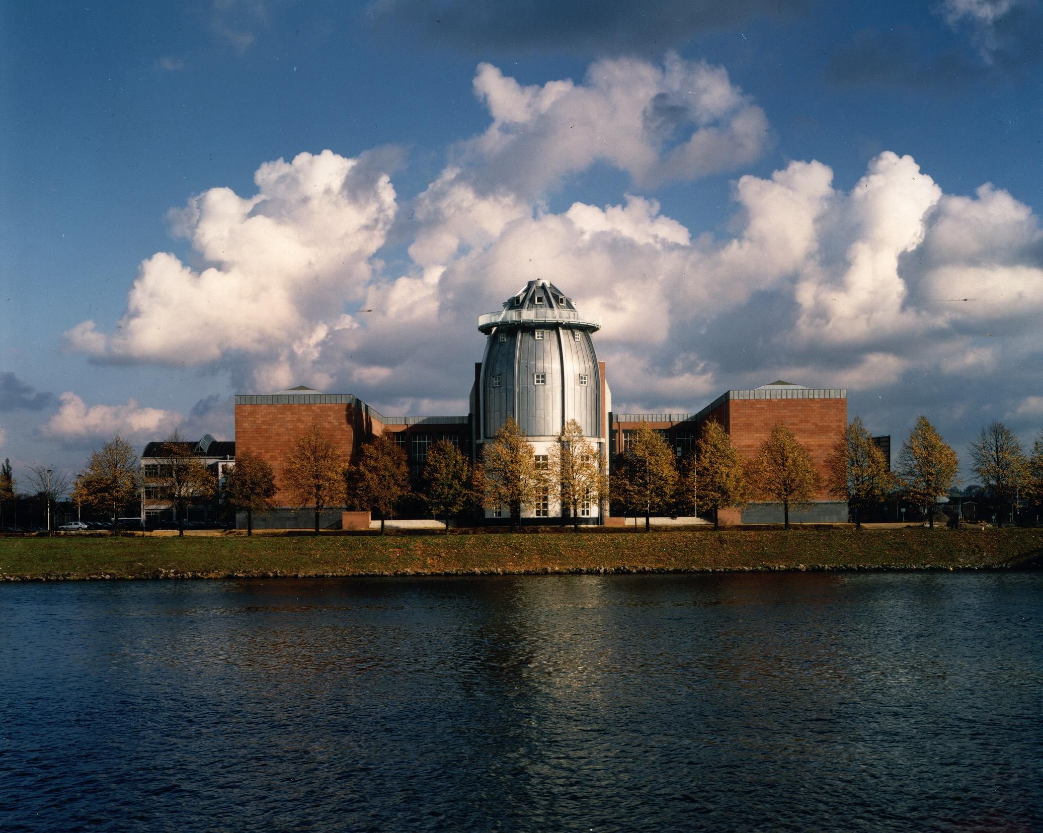 https://mdw-travel-data-us-east-1.s3.amazonaws.com/img/country/Netherlands/Bonnefantenmuseum/img_00.jpg