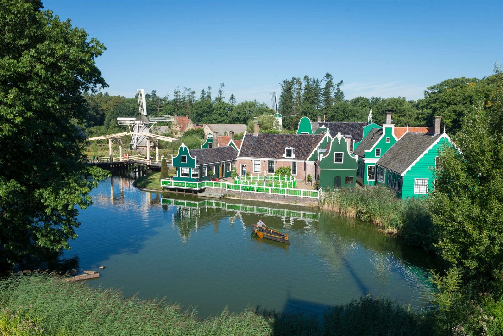 https://mdw-travel-data-us-east-1.s3.amazonaws.com/img/country/Netherlands/Boschplein-Open-Air-Precessions-Museum/img_01.jpg