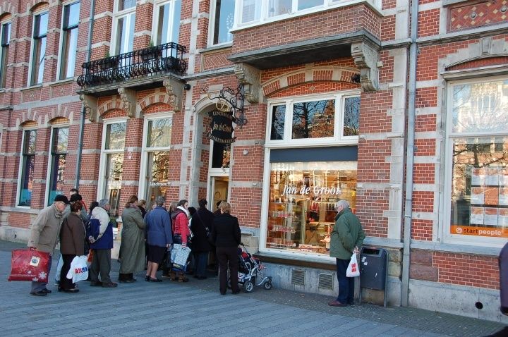 https://mdw-travel-data-us-east-1.s3.amazonaws.com/img/country/Netherlands/Bossche-Bollen/img_03.jpg
