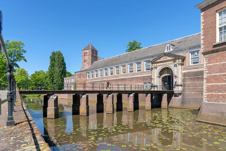 https://mdw-travel-data-us-east-1.s3.amazonaws.com/img/country/Netherlands/Breda-Castle/img_00.jpg