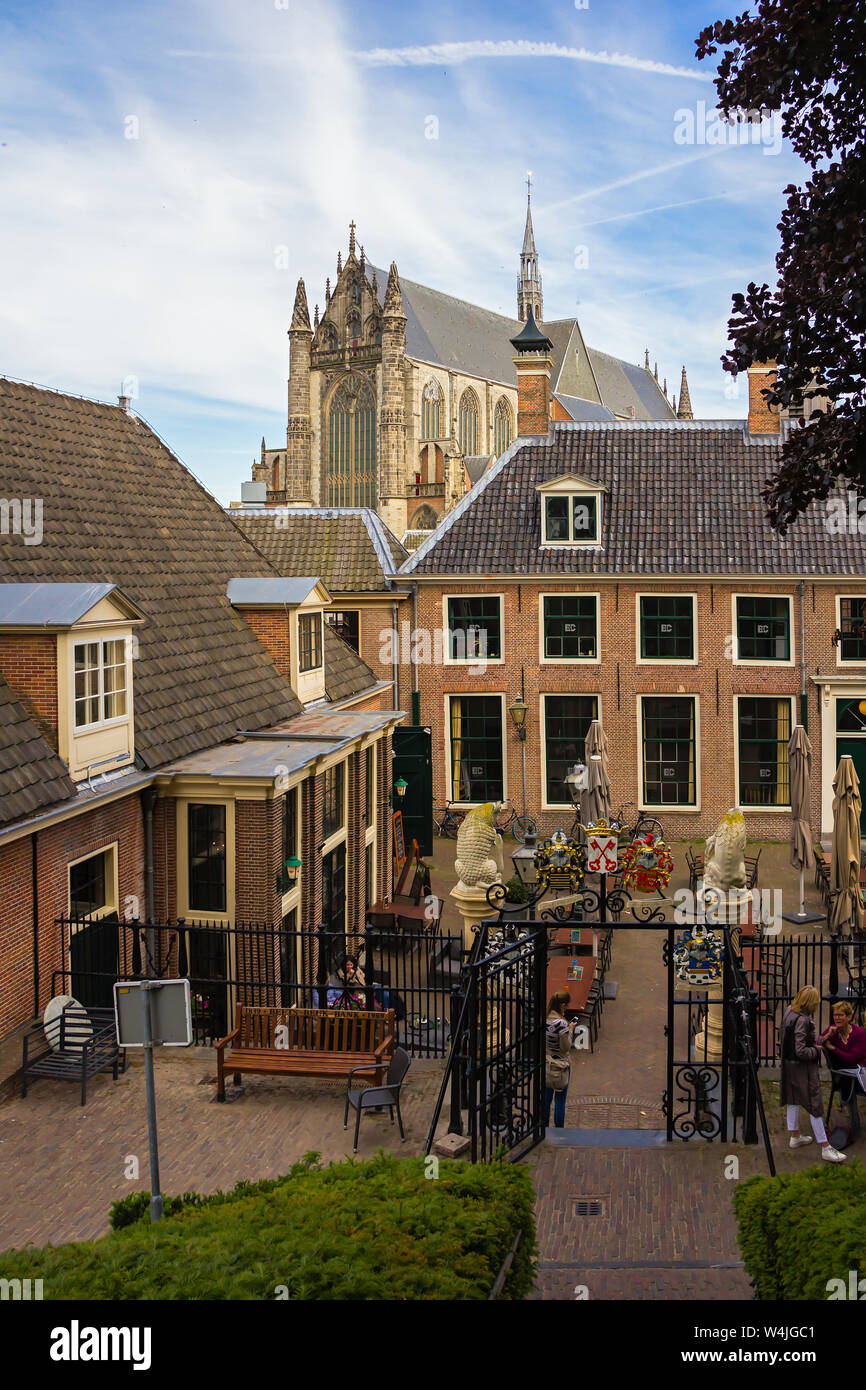 https://mdw-travel-data-us-east-1.s3.amazonaws.com/img/country/Netherlands/Burcht-van-Leiden/img_01.jpg