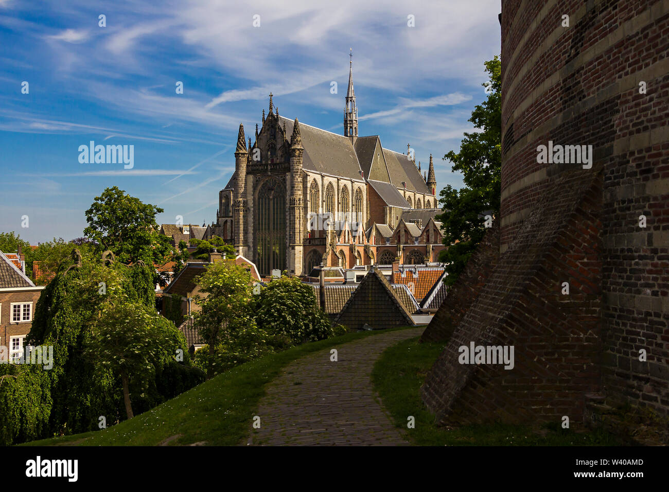 https://mdw-travel-data-us-east-1.s3.amazonaws.com/img/country/Netherlands/Burcht-van-Leiden/img_03.jpg