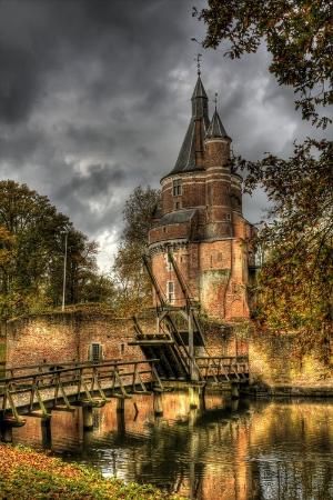 https://mdw-travel-data-us-east-1.s3.amazonaws.com/img/country/Netherlands/Castle-Ruins-Burcht-Wedde/img_02.jpg