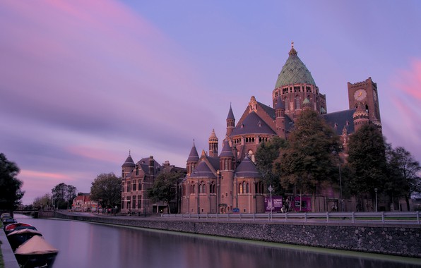 https://mdw-travel-data-us-east-1.s3.amazonaws.com/img/country/Netherlands/Cathedral-of-Saint-Bavo/img_03.jpg