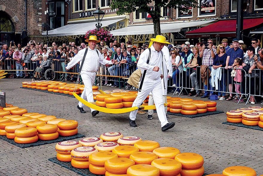 https://mdw-travel-data-us-east-1.s3.amazonaws.com/img/country/Netherlands/Cheese-Market/img_01.jpg