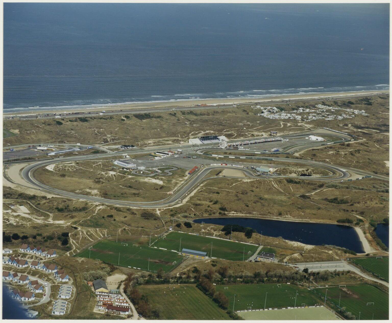 https://mdw-travel-data-us-east-1.s3.amazonaws.com/img/country/Netherlands/Circuit-Zandvoort/img_00.jpg