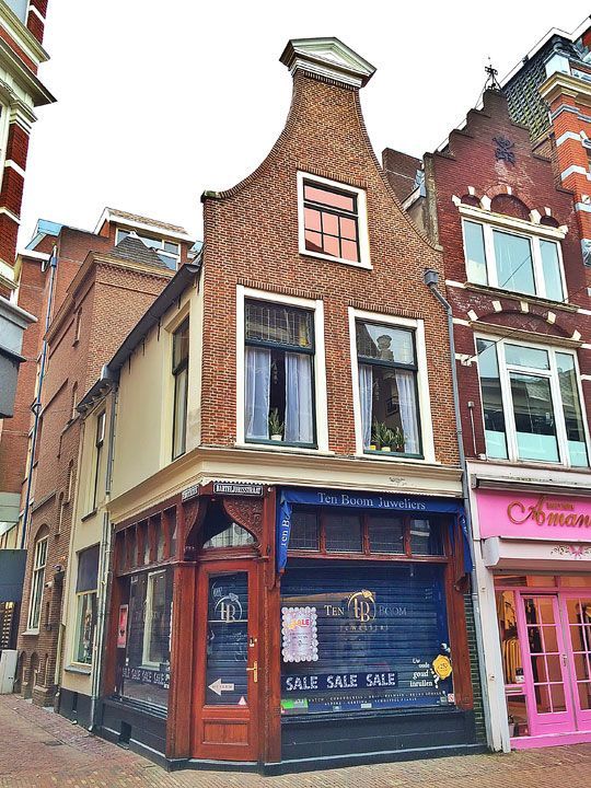https://mdw-travel-data-us-east-1.s3.amazonaws.com/img/country/Netherlands/Corrie-ten-Boom-House/img_00.jpg