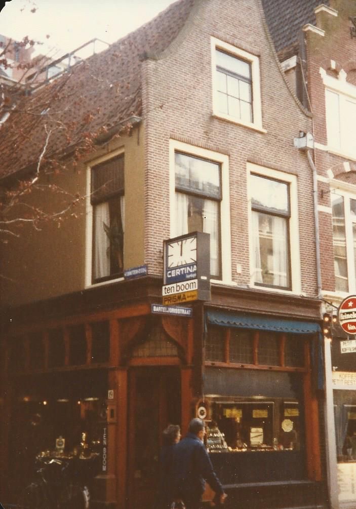 https://mdw-travel-data-us-east-1.s3.amazonaws.com/img/country/Netherlands/Corrie-ten-Boom-House/img_03.jpg