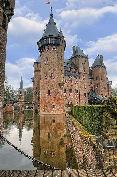 https://mdw-travel-data-us-east-1.s3.amazonaws.com/img/country/Netherlands/De-Haar-Castle/img_03.jpg
