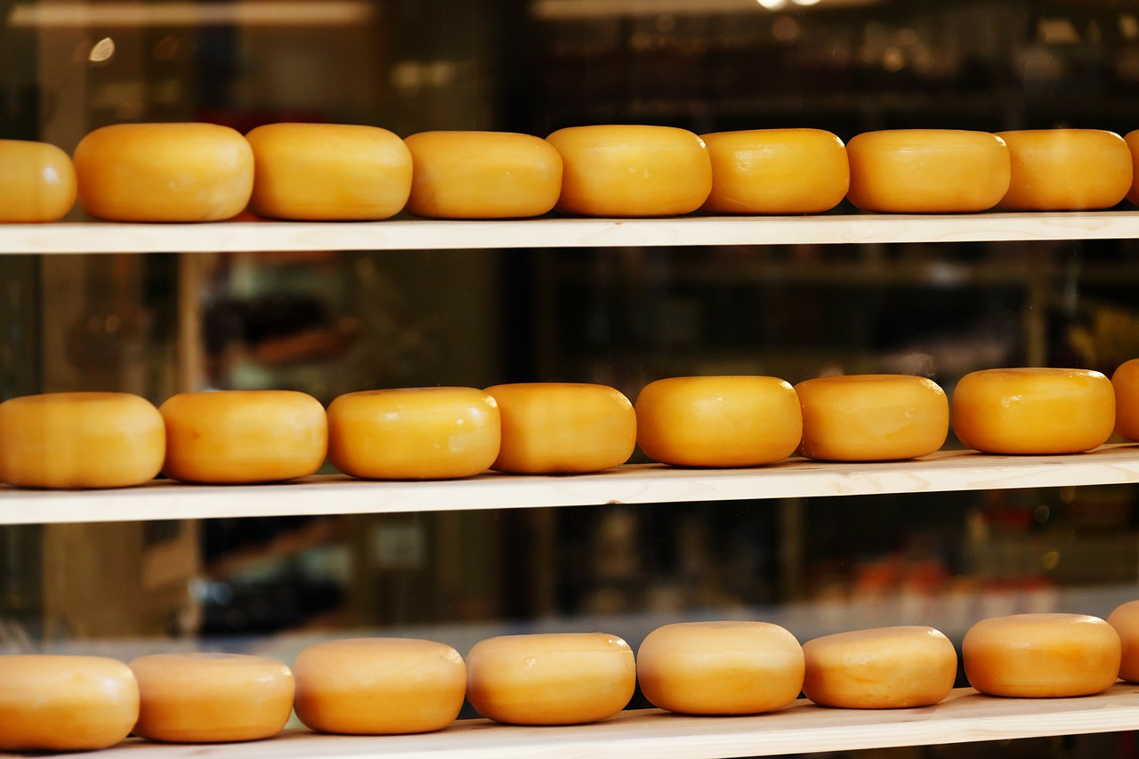 https://mdw-travel-data-us-east-1.s3.amazonaws.com/img/country/Netherlands/Dutch-Cheese-&-Wine-Boutique/img_02.jpg