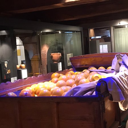 https://mdw-travel-data-us-east-1.s3.amazonaws.com/img/country/Netherlands/Dutch-Cheese-Museum/img_01.jpg