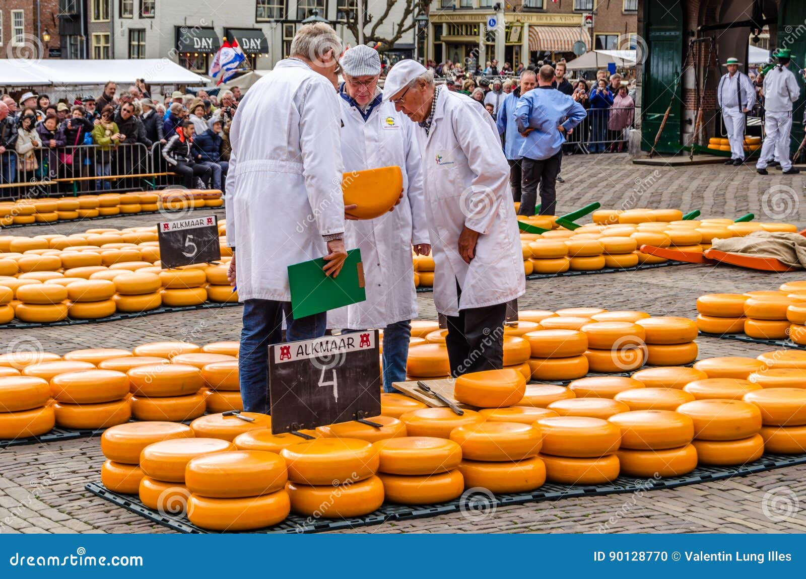 https://mdw-travel-data-us-east-1.s3.amazonaws.com/img/country/Netherlands/Dutch-Cheese-and-Wine-Boutique/img_03.jpg