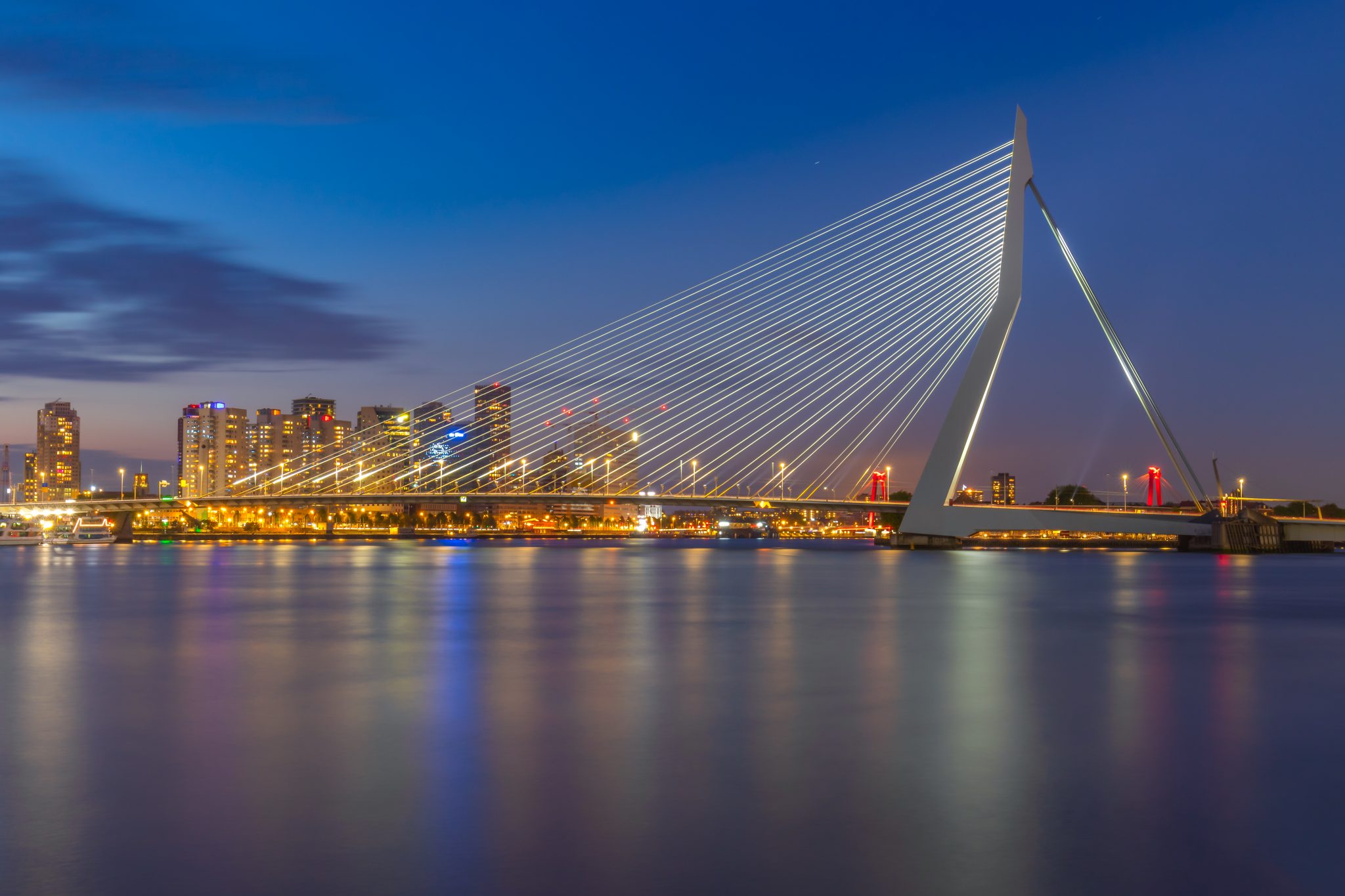 https://mdw-travel-data-us-east-1.s3.amazonaws.com/img/country/Netherlands/Erasmusbrug/img_00.jpg