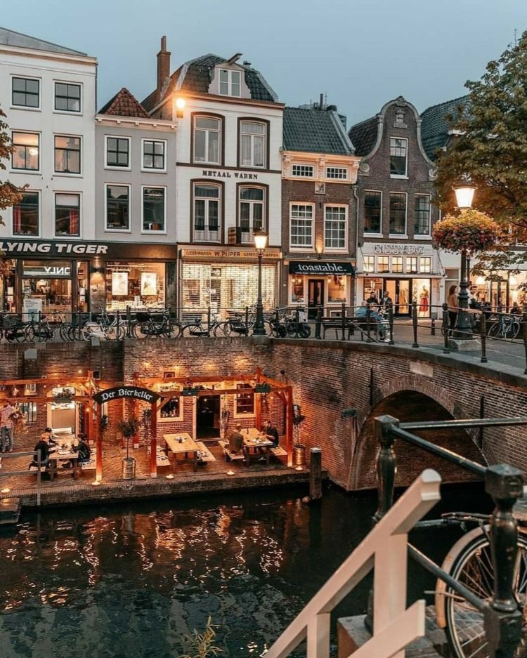 https://mdw-travel-data-us-east-1.s3.amazonaws.com/img/country/Netherlands/Evoluon/img_03.jpg