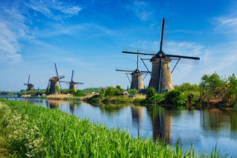 https://mdw-travel-data-us-east-1.s3.amazonaws.com/img/country/Netherlands/Ezelsocieteit/img_00.jpg