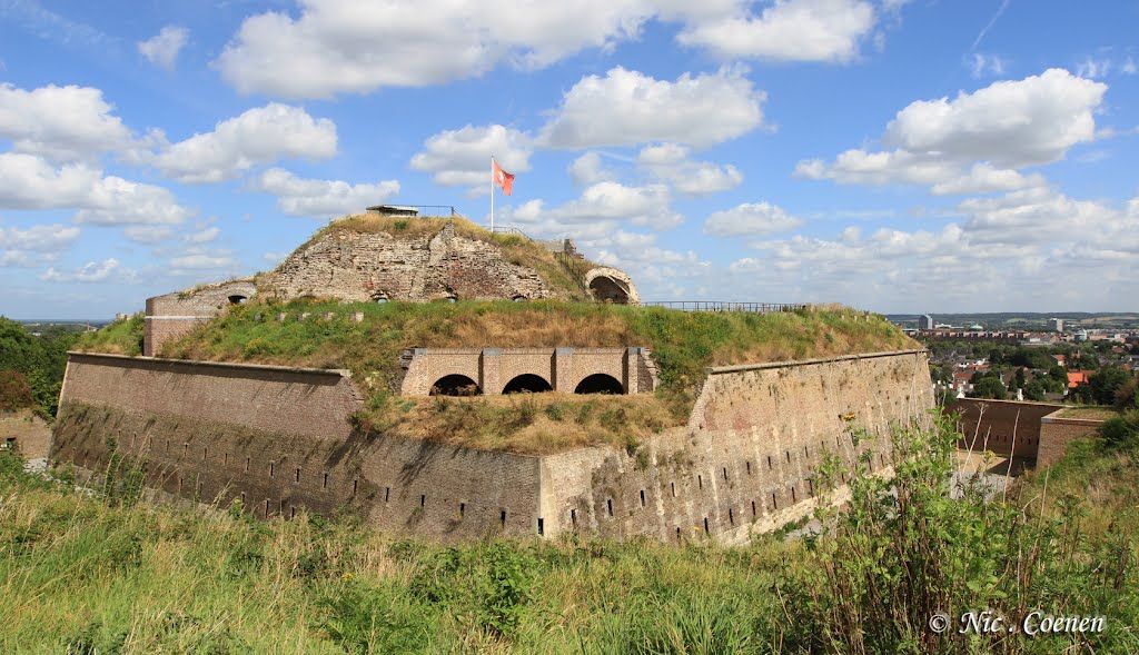 https://mdw-travel-data-us-east-1.s3.amazonaws.com/img/country/Netherlands/Fort-Sint-Pieter-Tunnel/img_00.jpg
