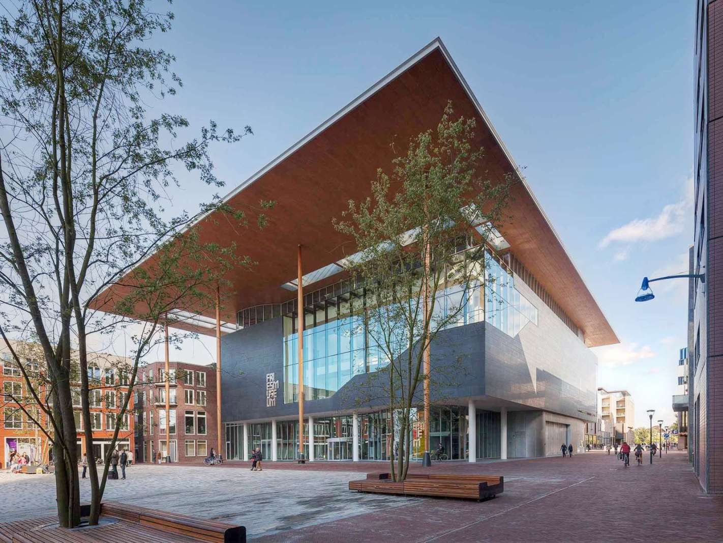 https://mdw-travel-data-us-east-1.s3.amazonaws.com/img/country/Netherlands/Fries-Museum/img_00.jpg
