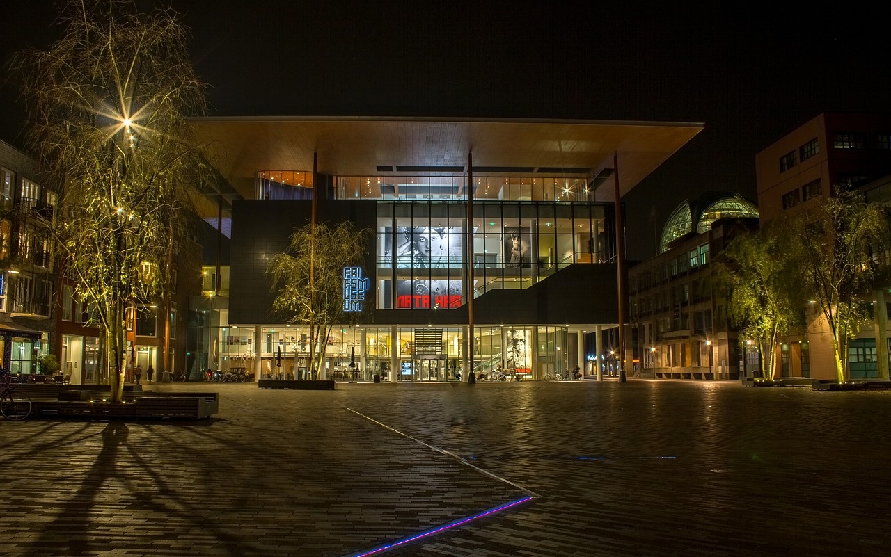 https://mdw-travel-data-us-east-1.s3.amazonaws.com/img/country/Netherlands/Fries-Museum/img_03.jpg