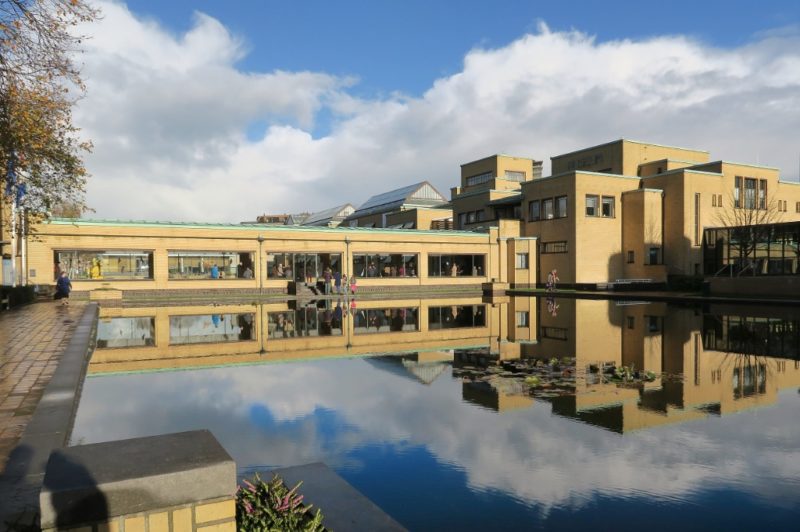 https://mdw-travel-data-us-east-1.s3.amazonaws.com/img/country/Netherlands/Gemeentemuseum-Den-Haag/img_02.jpg