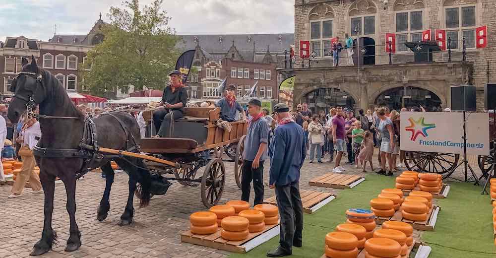 https://mdw-travel-data-us-east-1.s3.amazonaws.com/img/country/Netherlands/Gouda-Cheese-Market/img_03.jpg