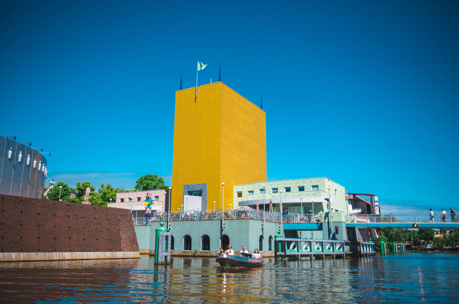 https://mdw-travel-data-us-east-1.s3.amazonaws.com/img/country/Netherlands/Groninger-Museum/img_00.jpg