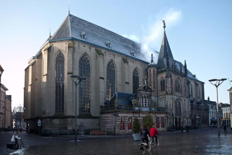 https://mdw-travel-data-us-east-1.s3.amazonaws.com/img/country/Netherlands/Grote-Kerk/img_01.jpg