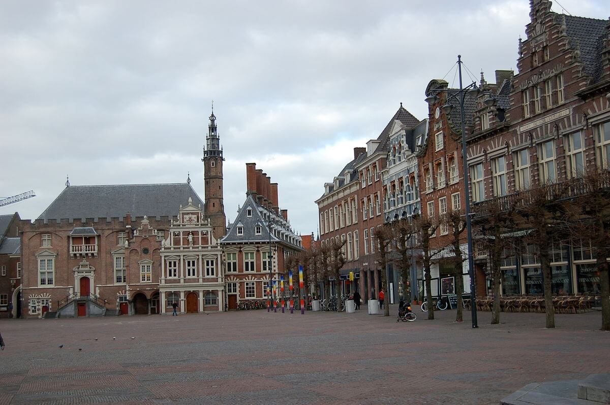 https://mdw-travel-data-us-east-1.s3.amazonaws.com/img/country/Netherlands/Grote-Markt/img_02.jpg