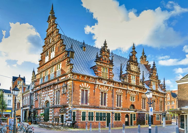 https://mdw-travel-data-us-east-1.s3.amazonaws.com/img/country/Netherlands/Grote-Marktstraat/img_03.jpg