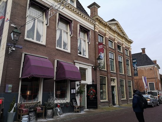 https://mdw-travel-data-us-east-1.s3.amazonaws.com/img/country/Netherlands/Het-Princessehof-National-Museum-of-Ceramics/img_00.jpg