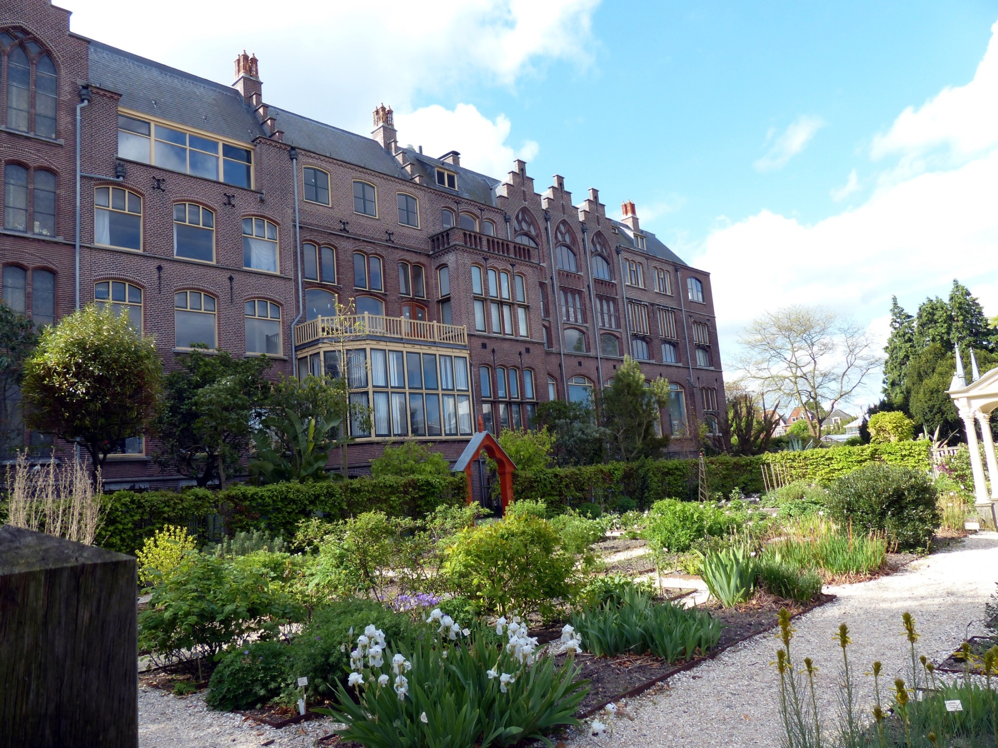 https://mdw-travel-data-us-east-1.s3.amazonaws.com/img/country/Netherlands/Hortus-Botanicus-Leiden/img_00.jpg