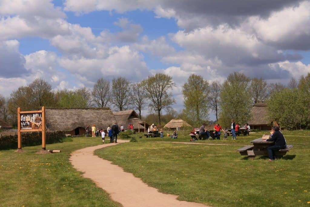 https://mdw-travel-data-us-east-1.s3.amazonaws.com/img/country/Netherlands/Hunebedcentrum-Borger/img_01.jpg