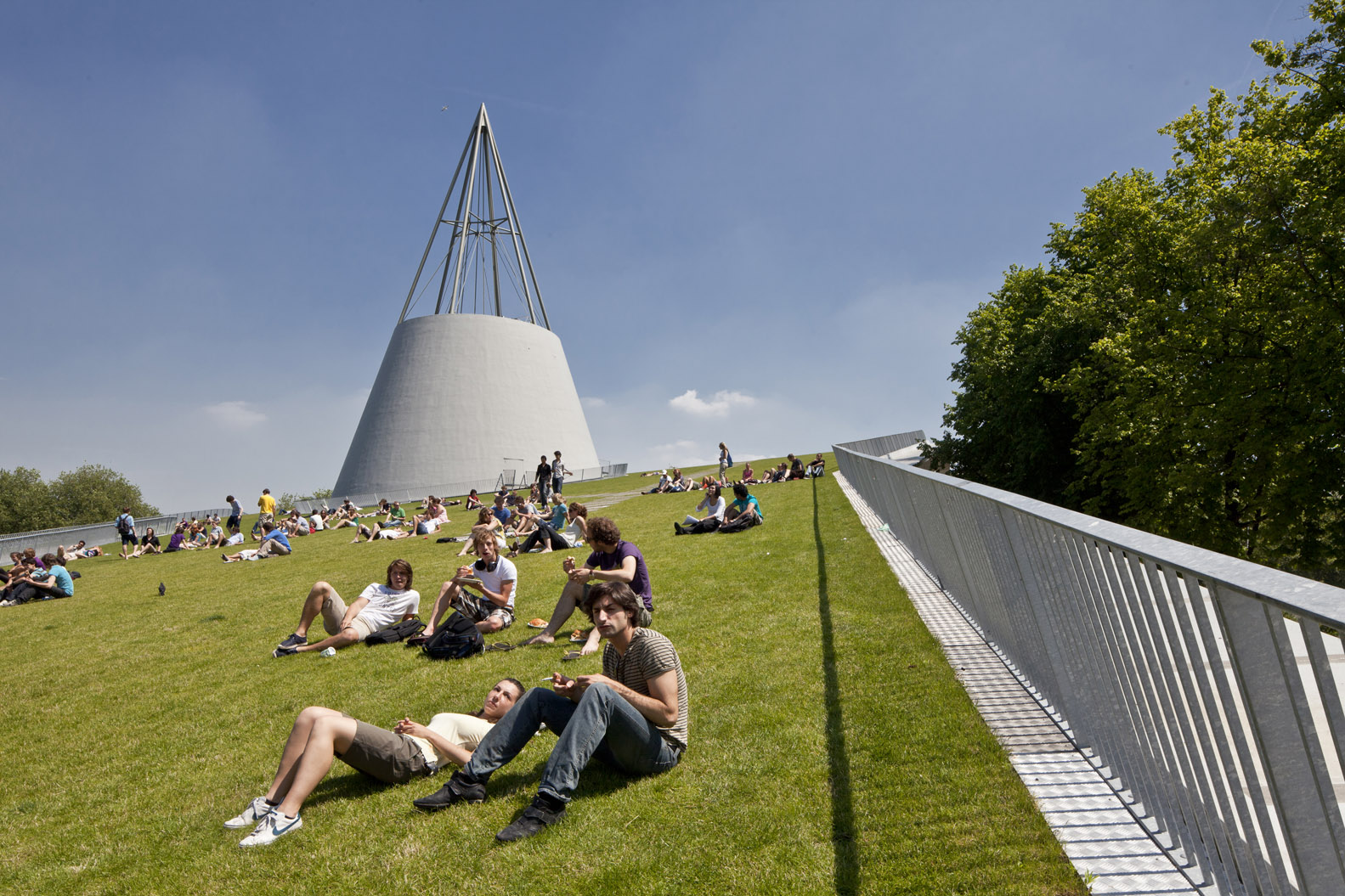 https://mdw-travel-data-us-east-1.s3.amazonaws.com/img/country/Netherlands/Institute-of-Technology-TU-Delft/img_00.jpg